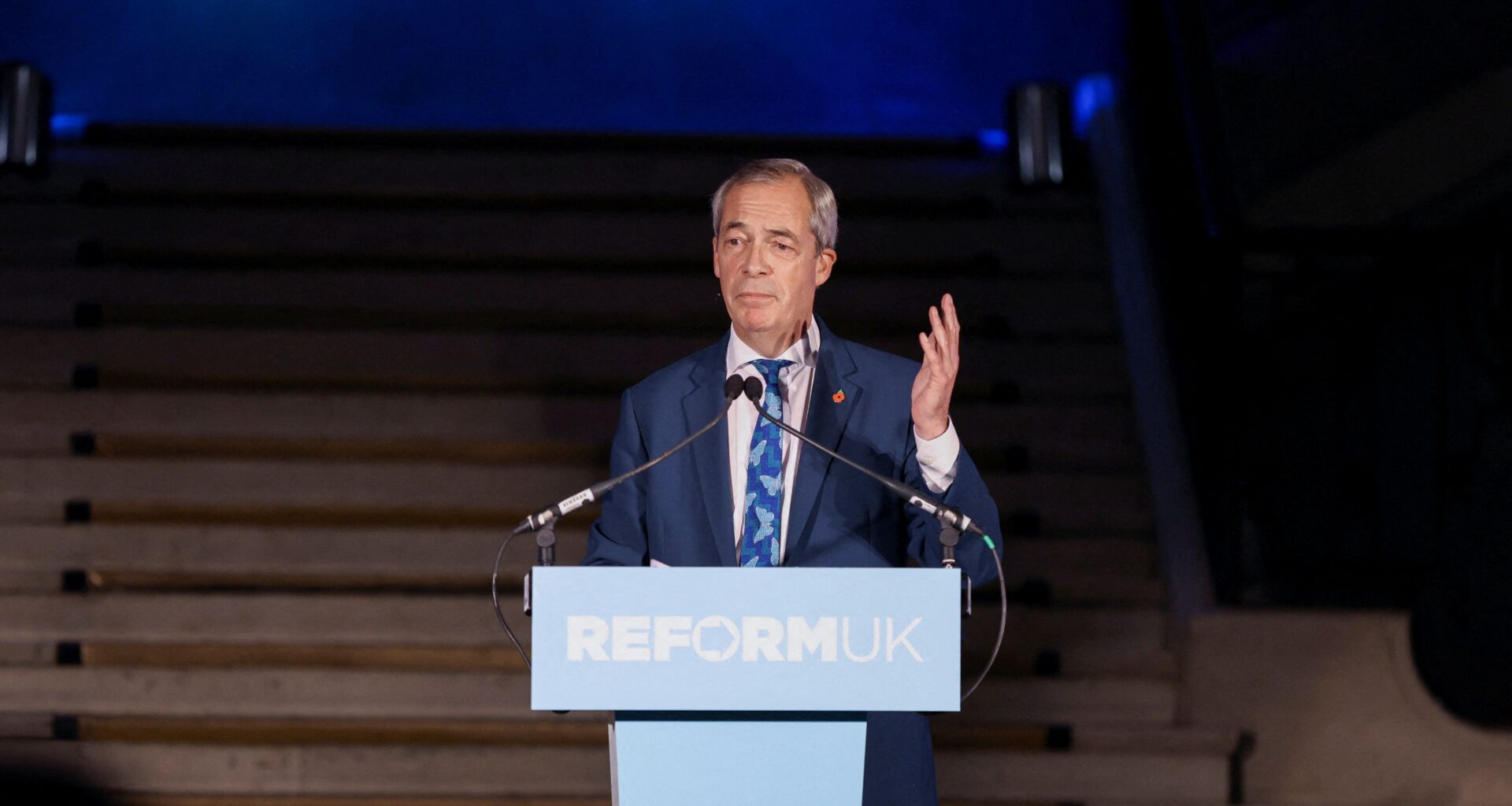 Farage von Reform UK relativiert Steuerpläne im Streben nach wirtschaftlicher Glaubwürdigkeit