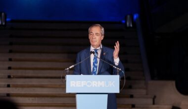 Farage von Reform UK relativiert Steuerpläne im Streben nach wirtschaftlicher Glaubwürdigkeit