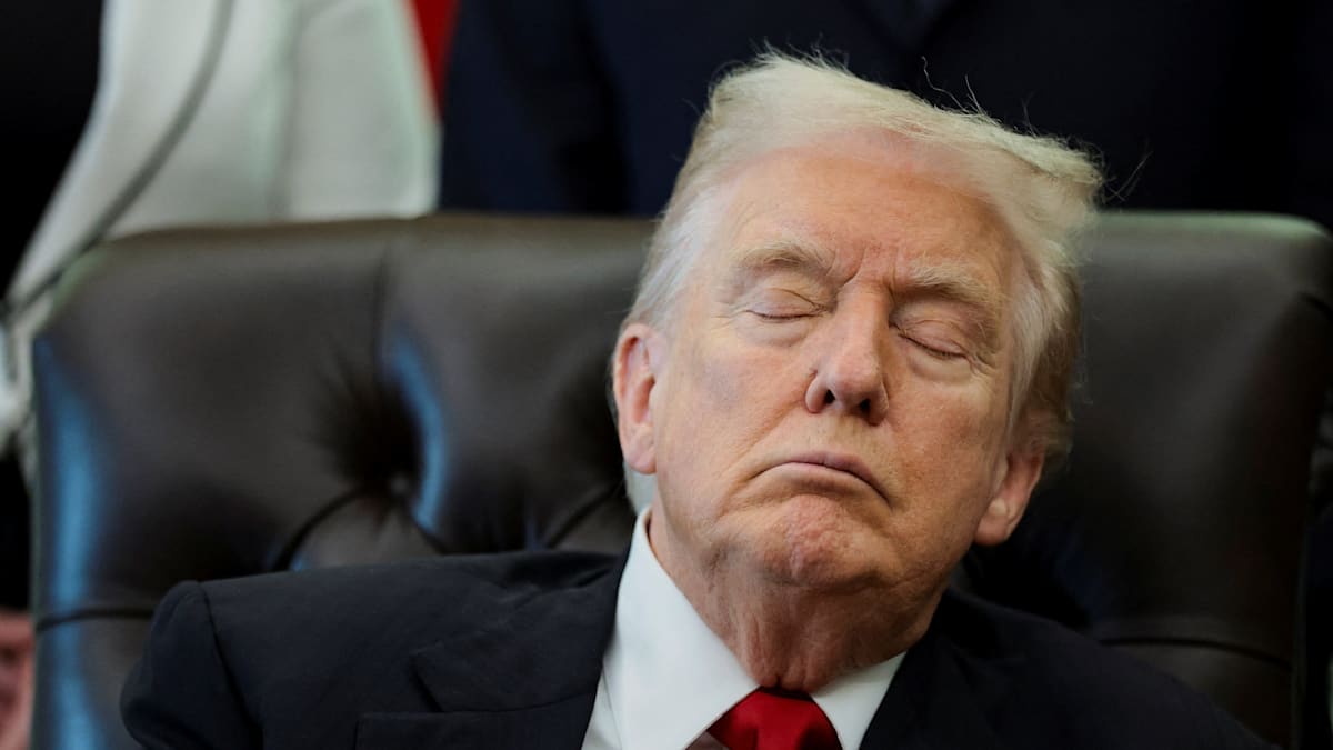 Donald Trump fallen bei Pressekonferenz die Augen zu – Demokraten spotten über „Dozy Don“