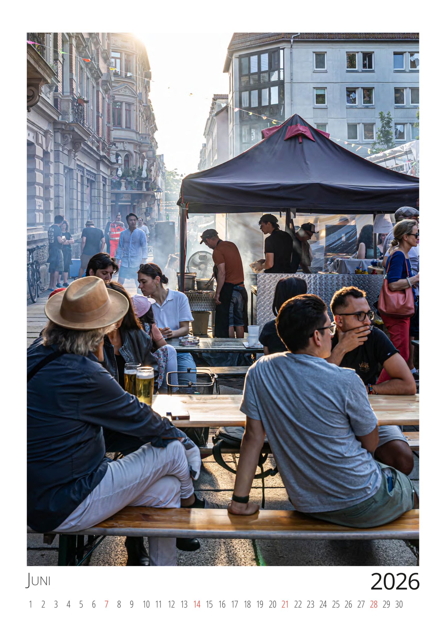 Der Juni - mit einer Szene vom Bunten Sommer Neustadt - Foto: Peter Zuber