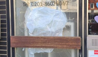 Angriff auf Parteibüro in Essen - Stein zertrümmert Scheibe