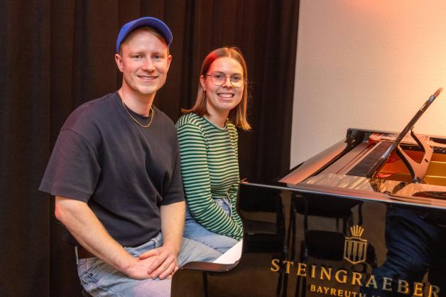 Gemeinsam mit seinen Freunden hat Björn Amadeus Kahl einen Song produziert. Emily Eriksson unterstützte ihn dabei. 