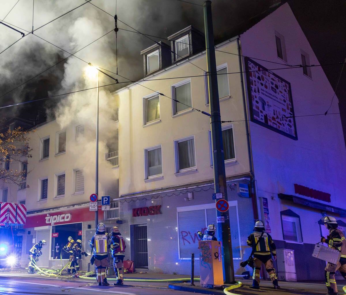 Brandserie in Essen - Feuerwehr im Dauereinsatz