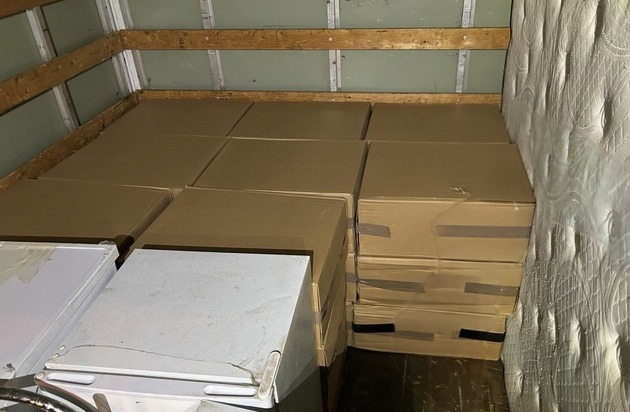 ZOLL-H: 250.000 Zigaretten unter Haushaltsgeräten / ZOLL stellt große Menge ...