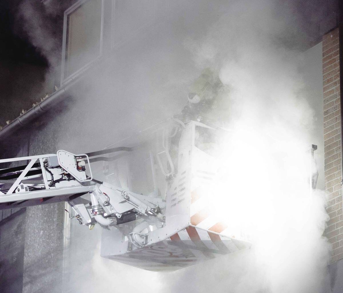 Feuerwehr Essen im Großeinsatz: Mehrfamilienhaus abgebrannt - 10 Personen gerettet!