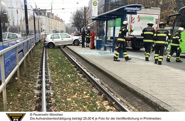 FW-M: Verkehrsunfall in der Innenstadt endet glimpflich (Neuhausen-Nymphenburg)