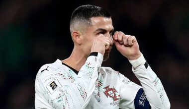 Terror-Jahrestag, Équipe zur WM: Ellenbogen und Rot: Ronaldo fliegt, wütet und erntet Häme