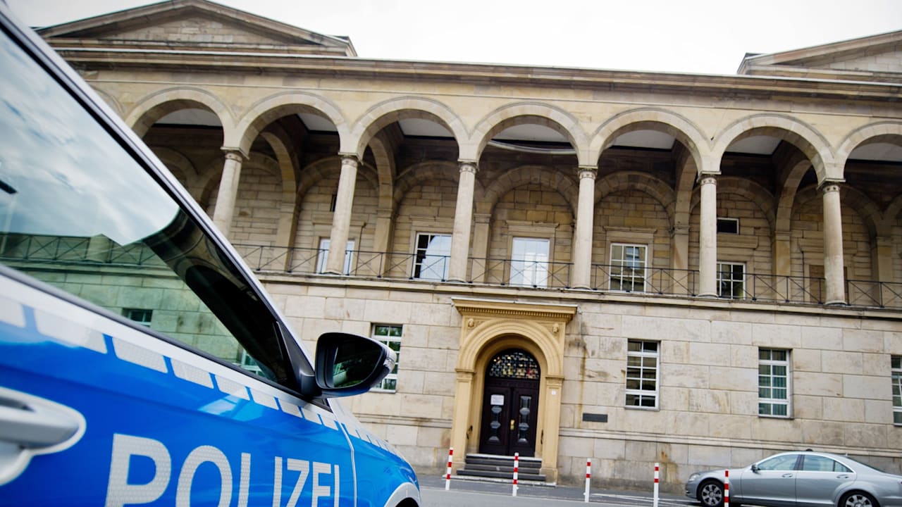 Corinna hofft auf Härte: Schumi-Erpresser heute wieder vor Gericht | Regional