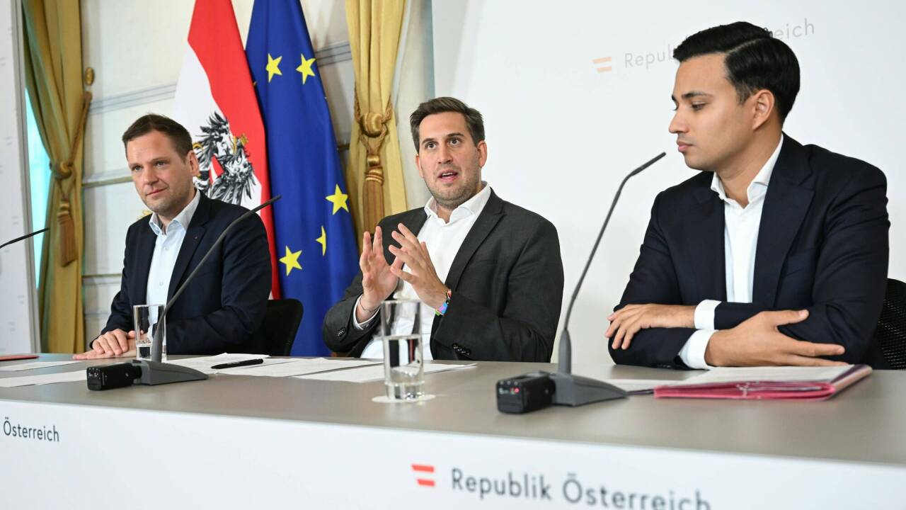 SPÖ-Klubobmann Philip Kucher, Staatssekretär Alexander Pröll (ÖVP) und Neos-Klubobmann Yannick Shetty präsentierten Maßnahmen zur „digitalen Souveränität“.