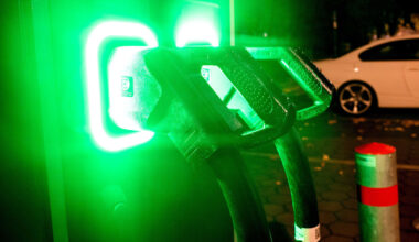 Strafzahlungen für zu langes Elektroauto-Laden: Bundesregierung will Blockiergebühren verbieten | Leben & Wissen