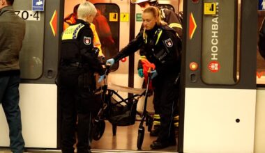 Tödlicher Unfall in Hamburg: Frau mit Rollator gerät am Bahnsteig unter Zug | Regional