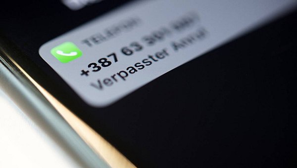 Betrüger nutzen nicht nur das Telefon: Sie können es auch über Messengerdienste wie Whatsapp oder per E-Mail versuchen. - © picture alliance / dpa