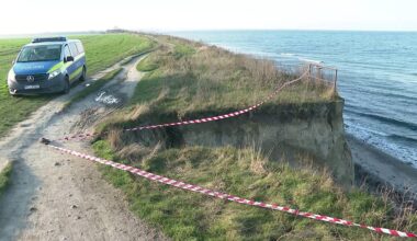Ostsee: Steilküste bricht ab, Radfahrerin stürzt in die Tiefe - BILD