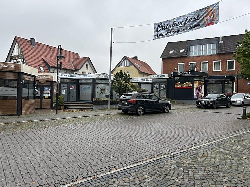 An Imbissbuden fehlt es der Innenstadt von Dissen nicht. - © Tobias Barrelmeyer