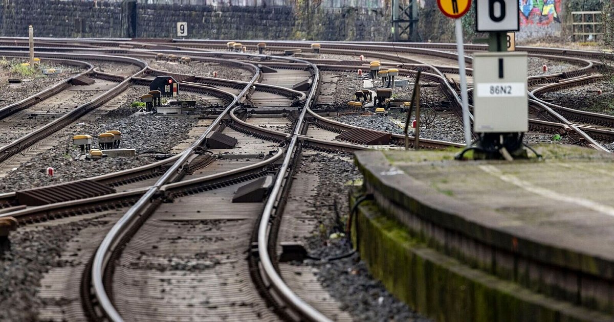 Schäden am Gleis: Züge rund um Wuppertal brauchen länger | NRW