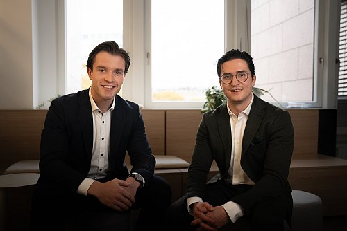 Carlos Schönig (l.) und Felix Manthey, Co-Founder und Geschäftsführer der Globalist Beteiligungs GmbH, wollen der Mode von Gerry Weber im E-Commerce zu neuem Erfolg verhelfen. - © Globalist Beteiligungs GmbH