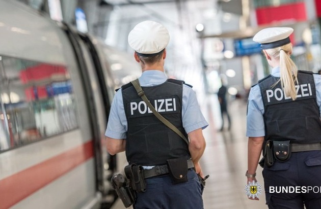 Bundespolizeidirektion München: Schnellbremsung wegen Person im Gleis - ...