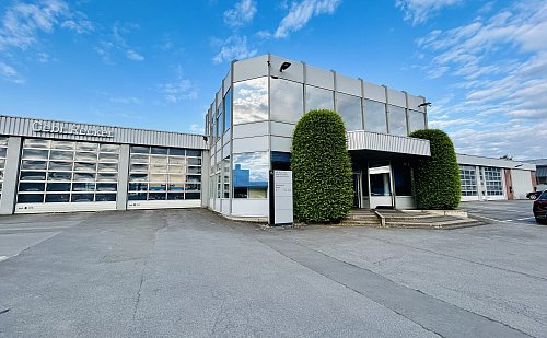 Der bisherige Standort des Autohauses Recker soll an die Hallenstraße verlegt werden. Hier könnte dann Wohnbebauung entstehen. - © Nicole Donath