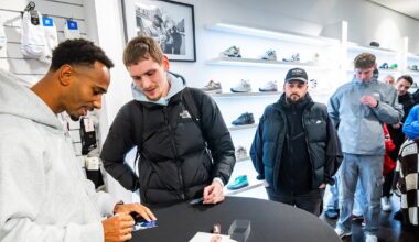 Limitierte Arminia-Sammelkartenbox und ein Stargast begeistern Bielefelder Fans