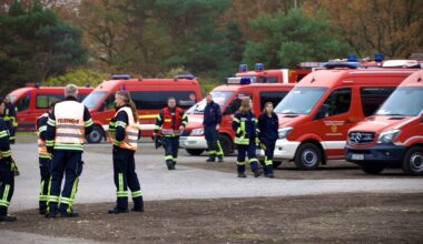 Feuerwehr-Großübung mit 250 Einsatzkräften in Bielefeld: erster Einsatz an der Hünenburg