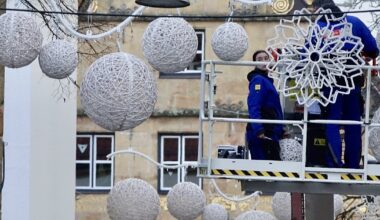 Kugeln über der Bielefelder Altstadt: So sieht die neue Winterbeleuchtung aus