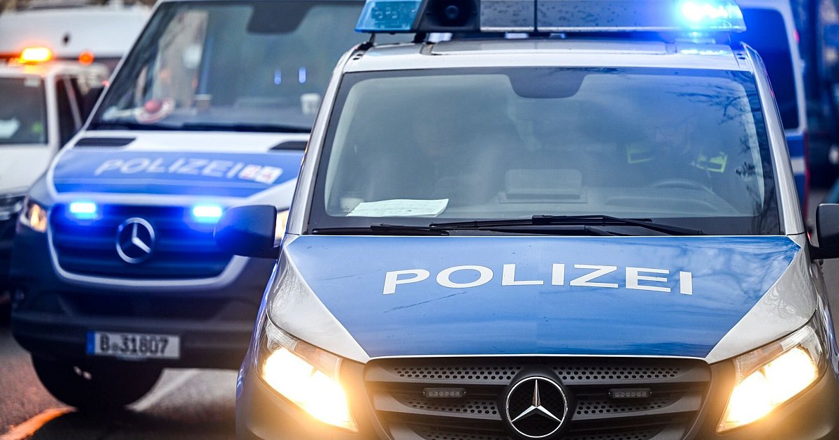 Unfall auf der A2 bei Bielefeld: Personen verletzt, Stau im Berufsverkehr