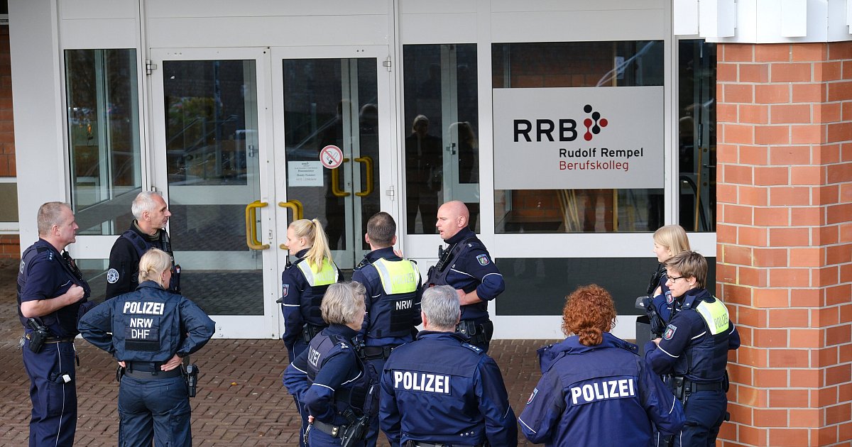 Amokdrohung in Bielefeld: Großer Polizeieinsatz an Rudolf-Rempel-Berufskolleg