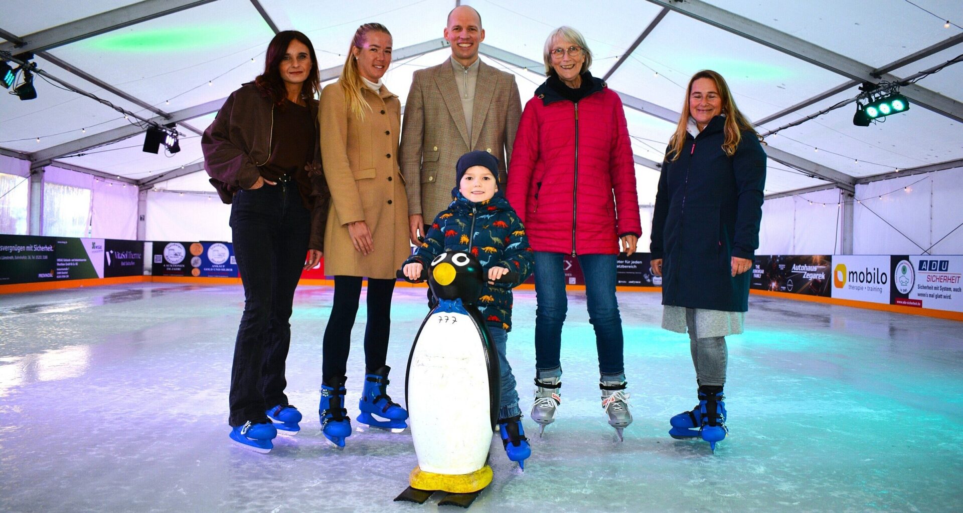 Winterzauber in Halle eröffnet: Eislaufen und Eisdisco an der OWL-Arena | Haller Kreisblatt