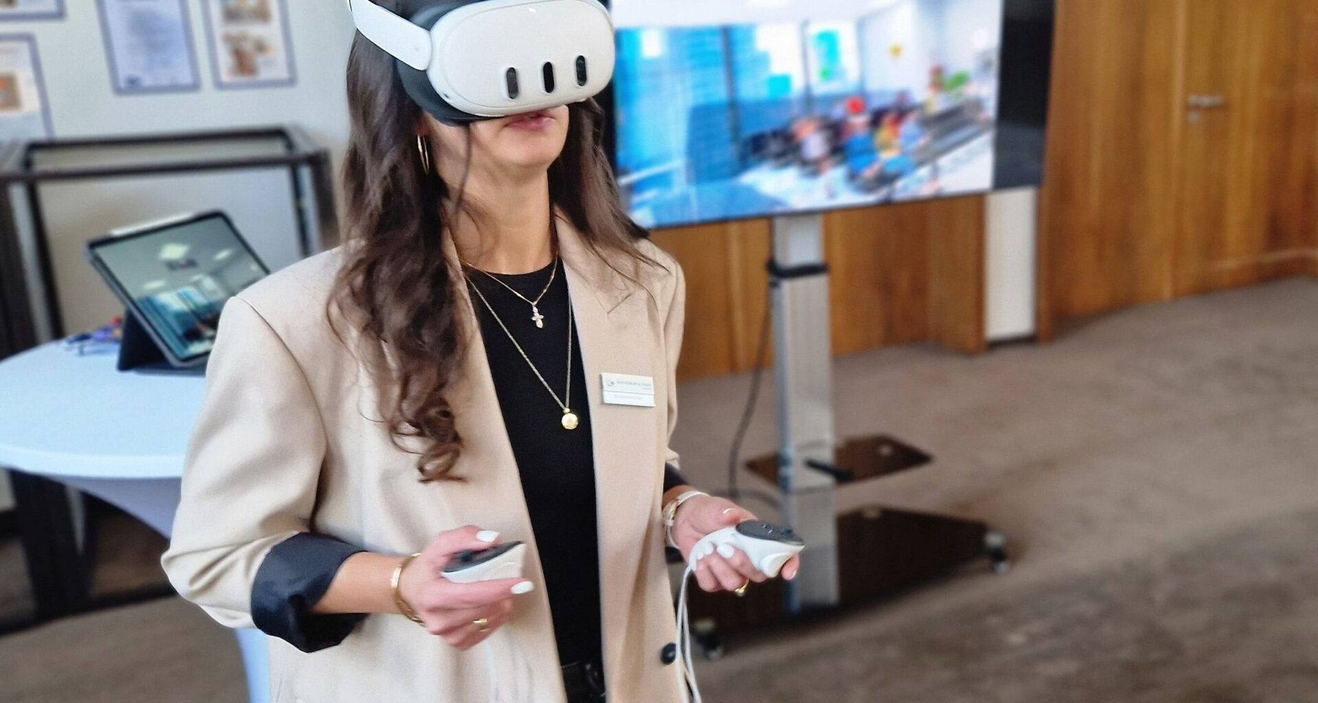 Hoher Besuch: Schulministerin Feller lobt VR-Einsatz am Haller Berufskolleg | Haller Kreisblatt