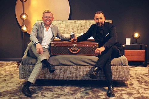 Simon Zawilla (l.) und Boris Maiorino bringen den Glanz amerikanischer Christmas-Tradition nach Steinhagen. - © Zawila/Maiorino