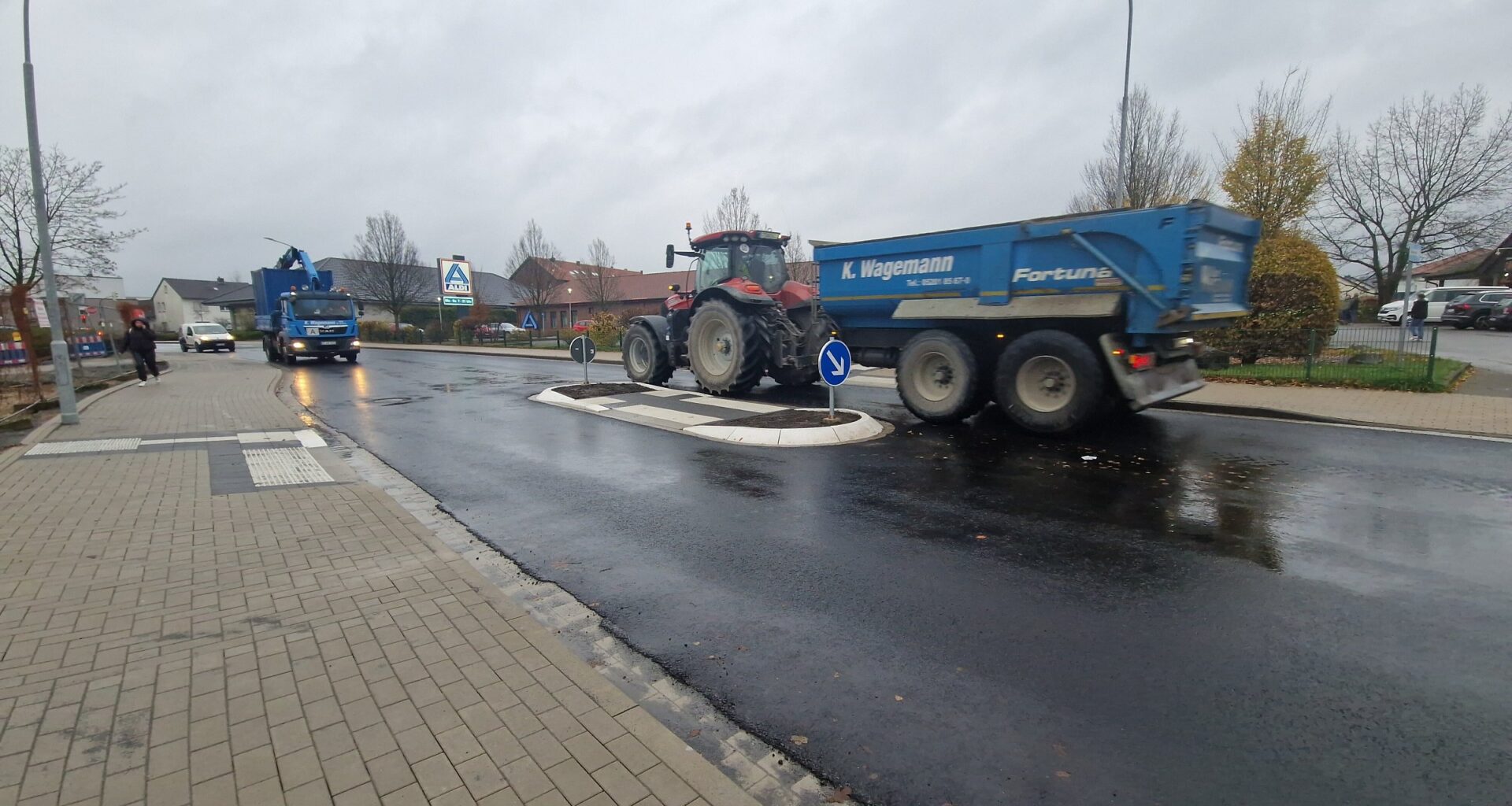 Sperrung beendet: Freie Fahrt zwischen neuem und altem Aldi in Halle | Haller Kreisblatt