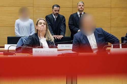 Der Prozess hatte im August begonnen - erneut unter strengen Sicherheitsauflagen (Archivbild) - © Friso Gentsch/dpa