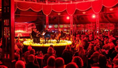 Erste Weihnachtsmärkte, Spiegelzelt-Konzert und Comedy: Die Wochenendtipps für OWL