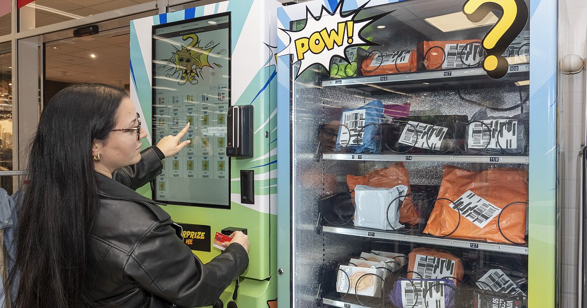 Im Test: So funktionieren die Automaten mit den Überraschungspaketen in Bielefeld