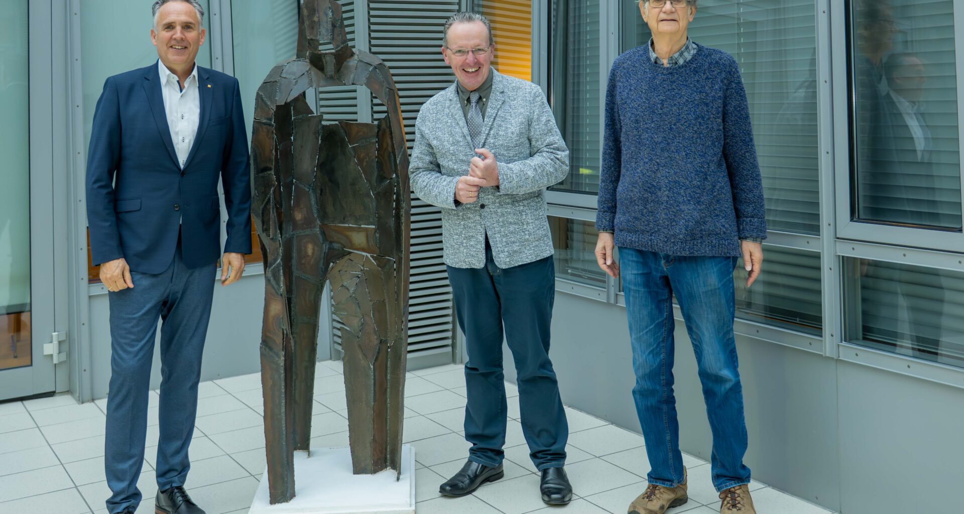 Kunst trifft Medizin: Plastik von Bildhauer Elmar Interschick ab sofort am Klinikum Karlsruhe zu sehen, Städtisches Klinikum Karlsruhe GmbH, Story