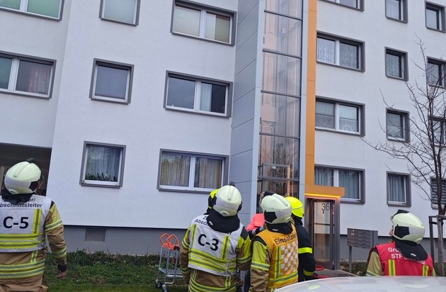 FW Dresden: Wohnungsbrand in Mehrfamiliengebäude