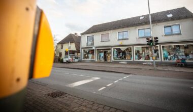 Anwohner beklagen: Ampel in Bielefeld springt zu schnell um und bringt Schulkinder in Gefahr