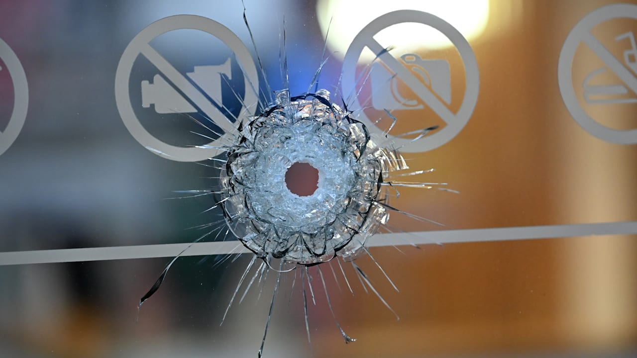 Berlin: Schuss auf Geschäft von Sneaker-Millionär | Regional