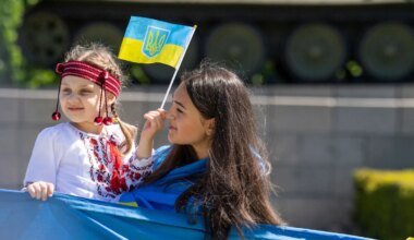 Immer mehr ukrainische Geflüchtete wollen auch langfristig in Deutschland bleiben - Politik