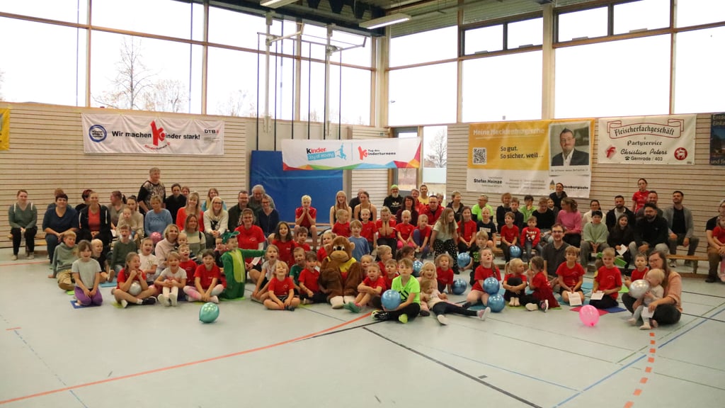 Der Einladung zu dem sportlichen Nachmittag bei den Sportzwergen von Germania Gernrode im Rahmen des bundesweiten Kinderturntages waren viele Mädchen und Jungen gefolgt.