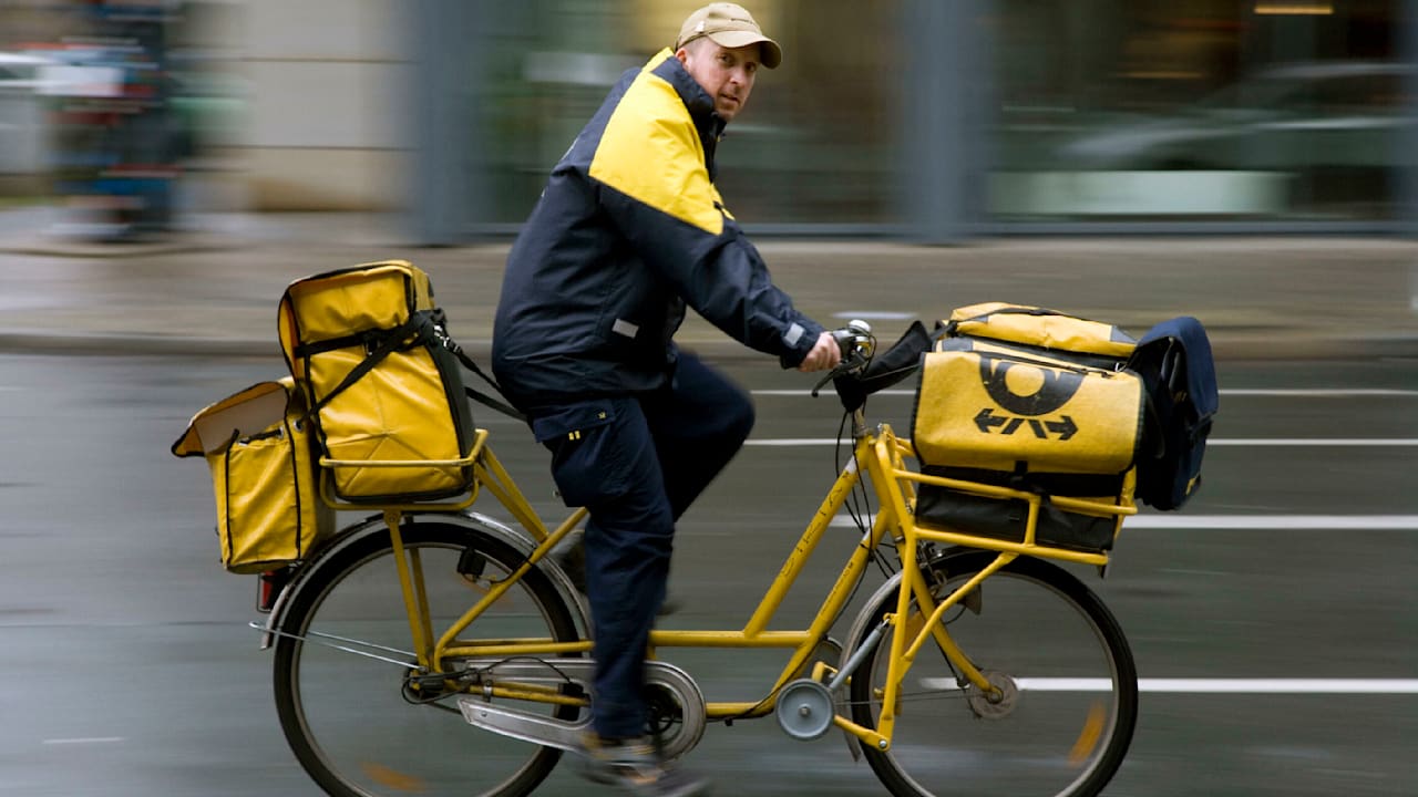 Bundesnetzagentur droht der Post mit Millionen-Strafe | Politik