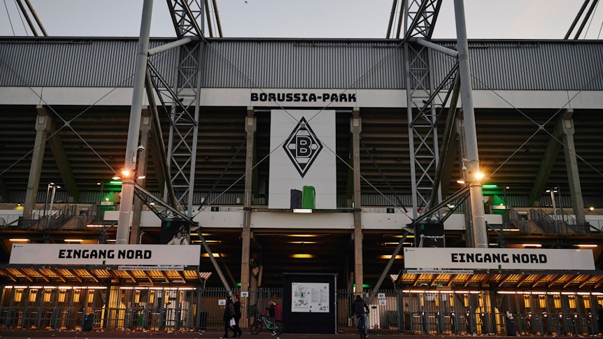 Ein Blick von außen auf den Borussia-Park in Mönchengladbach.