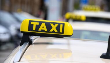 Hamburger Taxifahrer mit Schusswaffe bedroht und überfallen