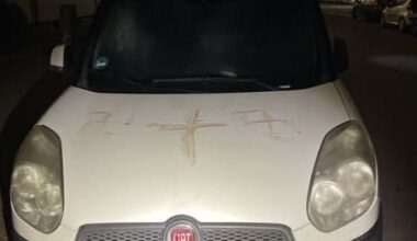 Hakenkreuz-Horror in Hanau: Fast 50 Autos mit Blut beschmiert | Regional