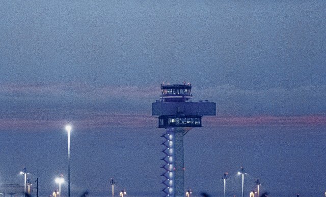 Am Flughafen BER gab es 2025 fünf Drohnenvorfälle, die den Flugverkehr behinderten.