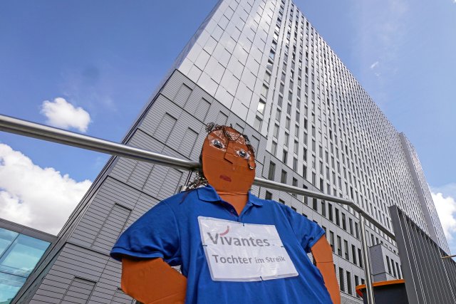 Für gleiche Bezahlung wollen die Beschäftigten der Vivantes-Service-Töchter die Puppen zum vorerst letzten Mal herausholen.