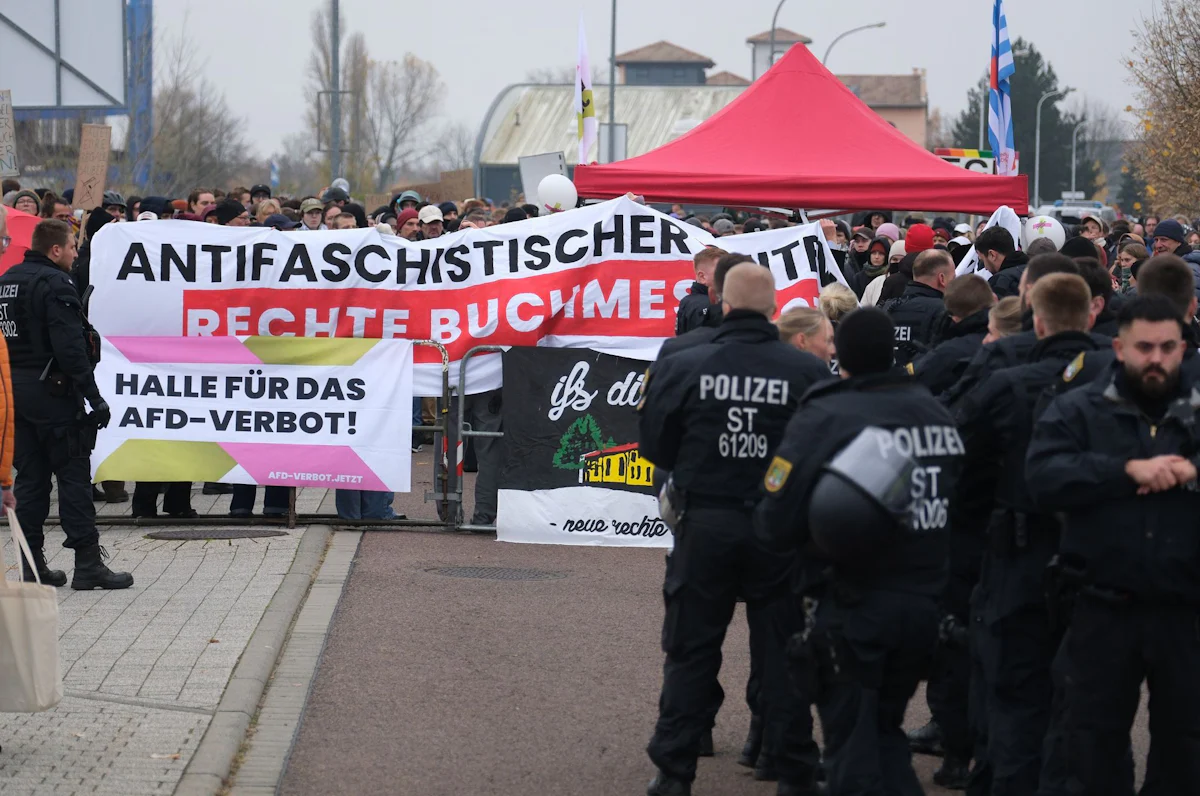 Messe - Hunderte bei Protesten gegen umstrittene Buchmesse in Halle - Wirtschaft