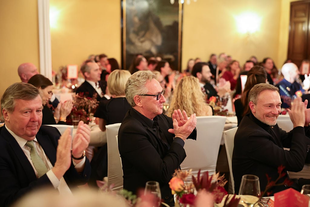 Sichtlich stolz auf seine Ehefrau: Christian Lindner. 