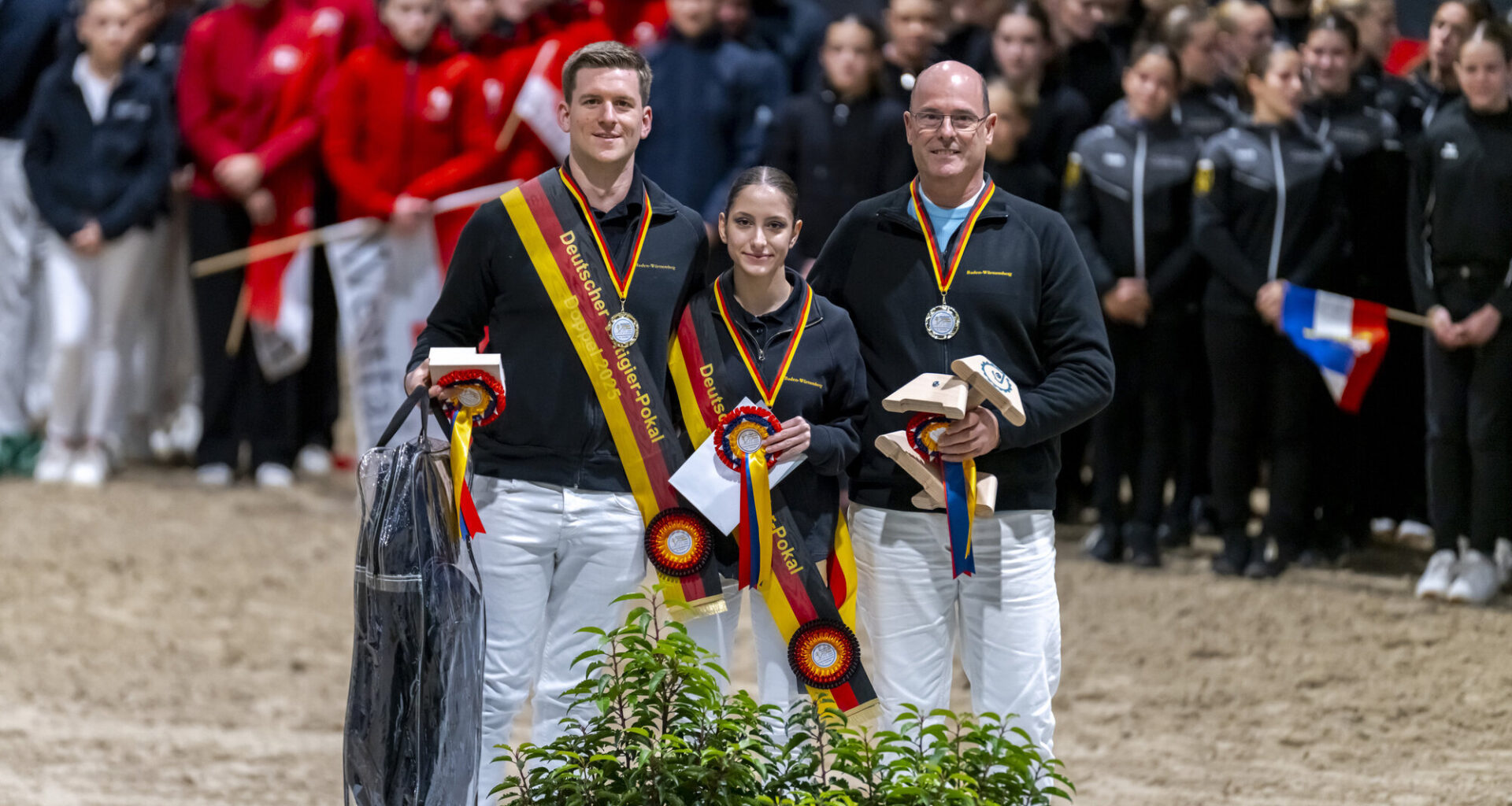Welzheimer Voltigierer Simon Reber/Laura Eisemann holen sich in Aachen den Sieg - Sport-News aus dem Rems-Murr-Kreis und der Welt