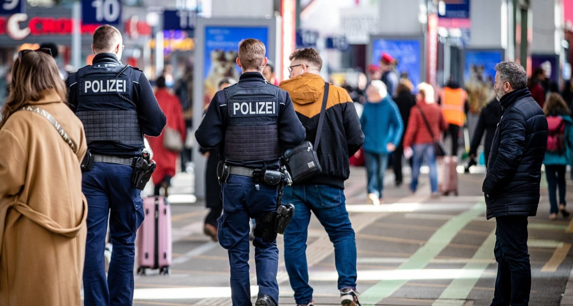 Kriminalitäts-Hotspot Stuttgart Hauptbahnhof: Mehr Polizei am Wochenende - Nachrichten aus Stuttgart
